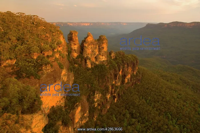  : The Three Sisters - famous sandstone formations