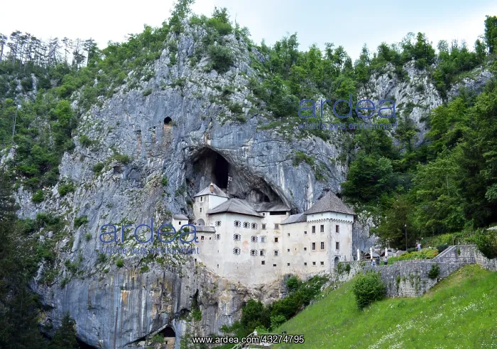 : Slovenia, Schloss built into cave entrance, Postojna : Slovenia, Schloss built into cave entrance, Postojna