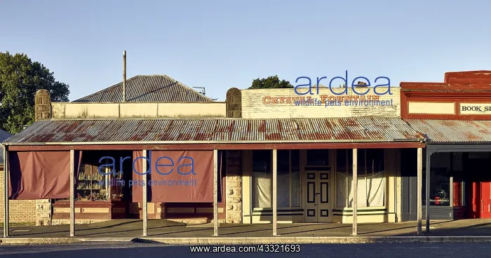 : The small historic township of Clunes lies half-way : The small historic township of Clunes lies half-way