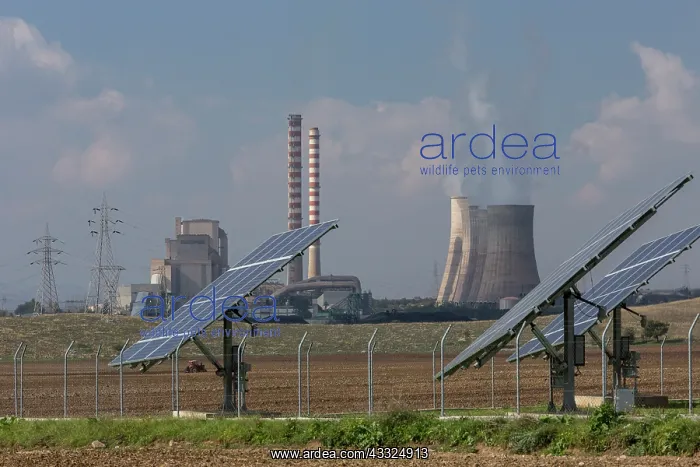 : Solar panels and polluting coal-fired (lignite) : Solar panels and polluting coal-fired (lignite)