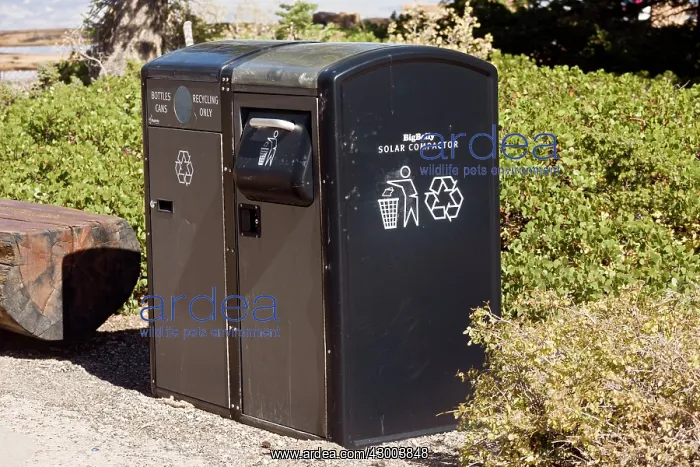: Solar-powered waste disposal containers and compacters : Solar-powered waste disposal containers and compacters