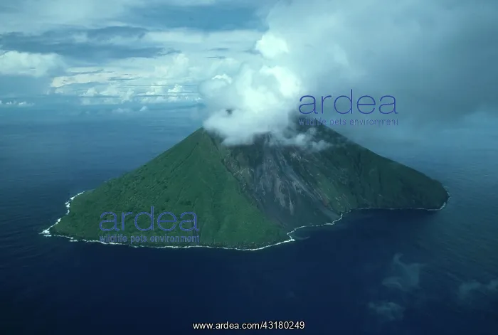 : Solomon Island, Tinakula Volcano : Solomon Island, Tinakula Volcano