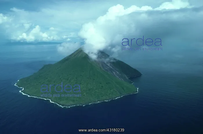 : Solomon Islands. Tinakula Volcano : Solomon Islands. Tinakula Volcano