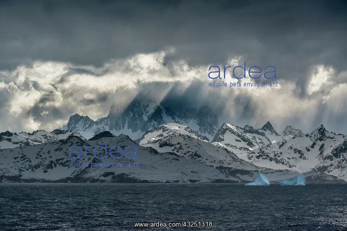 : South Georgia Island. Opening in clouds and Virga : South Georgia Island. Opening in clouds and Virga