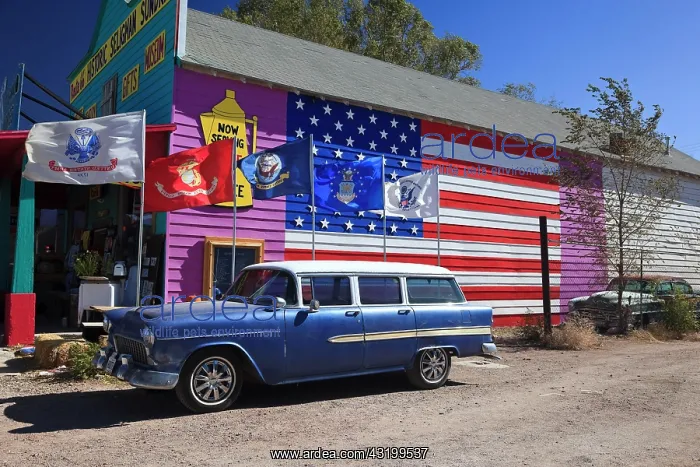 : Souvenir shop and vintage car on the historic Route : Souvenir shop and vintage car on the historic Route