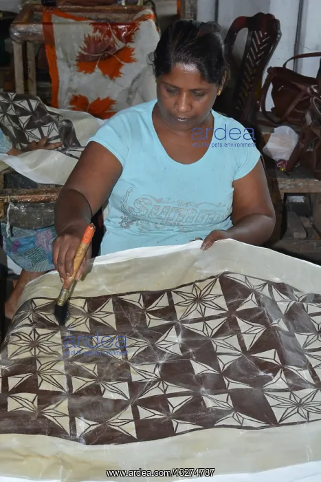 : Sri Lanka batik factory providing much-needed jobs : Sri Lanka batik factory providing much-needed jobs