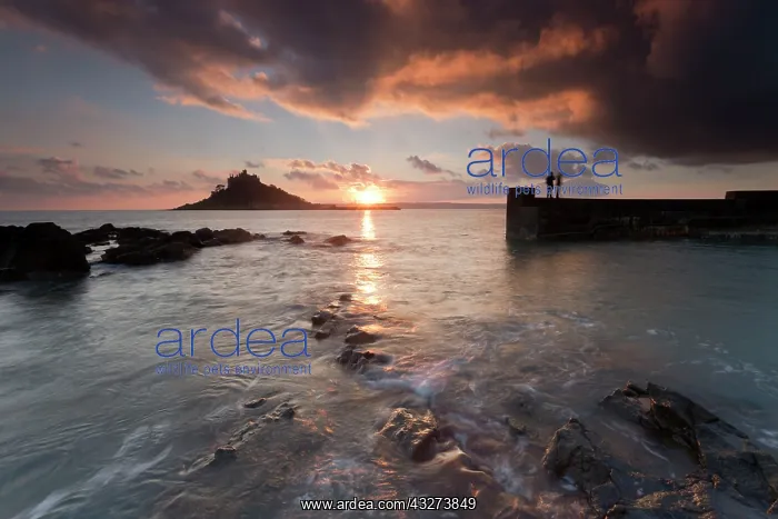 : St Michael's Mount - seascape view from Marazion : St Michael's Mount - seascape view from Marazion