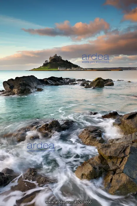 : St Michael's Mount - seascape view from Marazion : St Michael's Mount - seascape view from Marazion