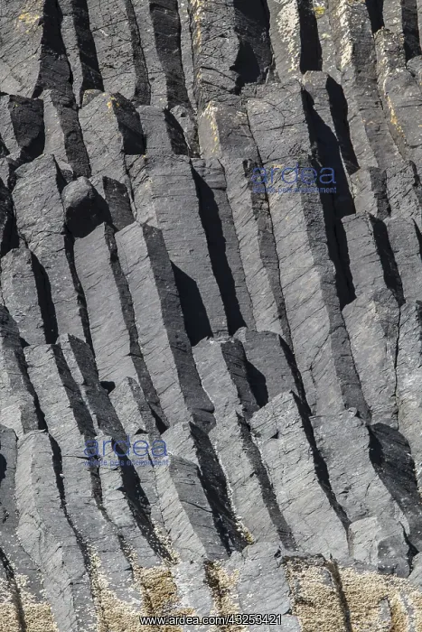 : Staffa Island, volcanic island formed of basaltic : Staffa Island, volcanic island formed of basaltic