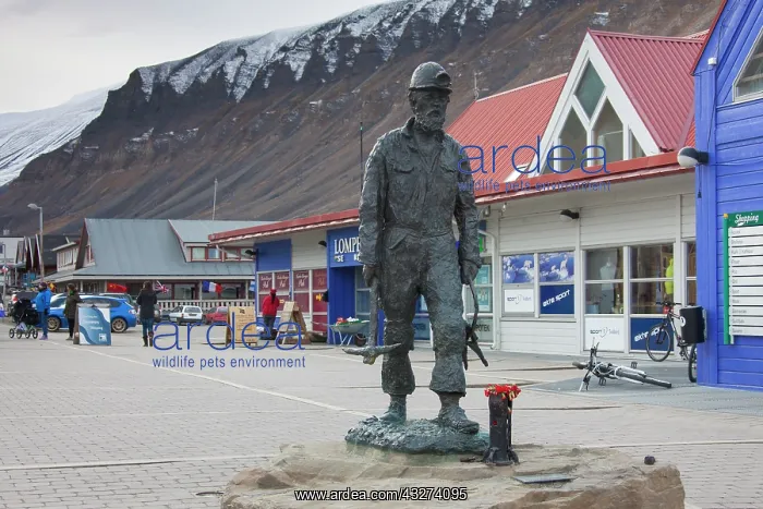 : Statue of a coal miner in Longyearbyen - Svalbard : Statue of a coal miner in Longyearbyen - Svalbard