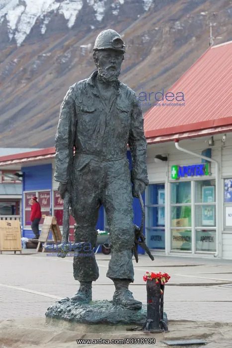 : Statue of a coal miner in Longyearbyen - Svalbard : Statue of a coal miner in Longyearbyen - Svalbard