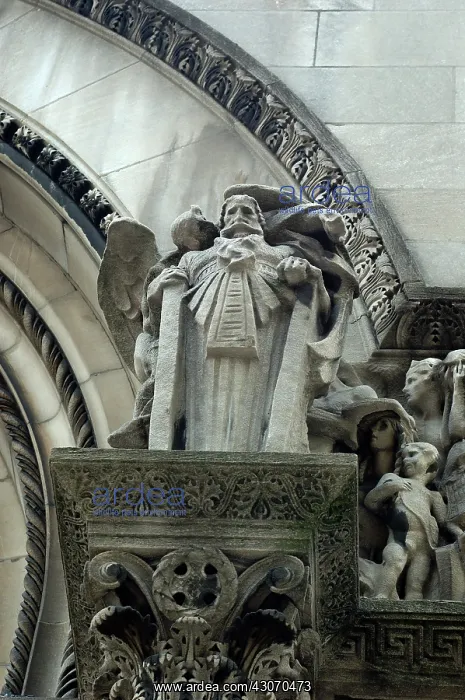 : Statues damaged by acid rain : Statues damaged by acid rain