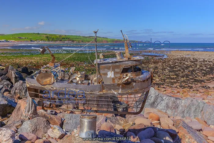 : Stonehaven beach - sculpture on sandy Stonehaven : Stonehaven beach - sculpture on sandy Stonehaven