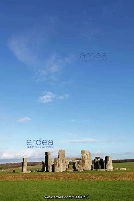  : Stonehenge stone age standing stones, stone circle