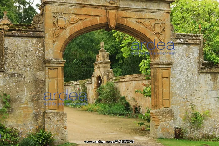 : Stonewall entrance to Stanway House, a castle in : Stonewall entrance to Stanway House, a castle in