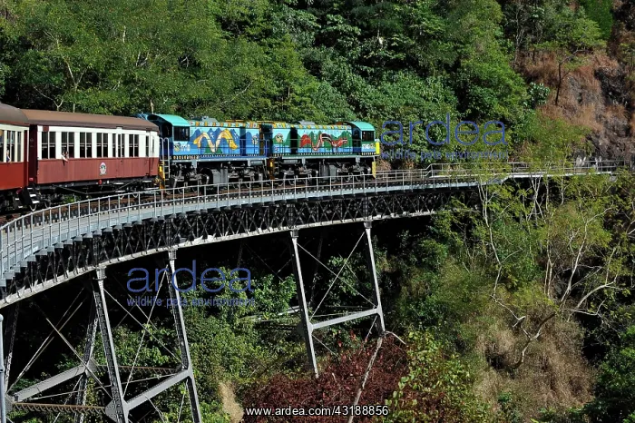  : Stoney Creek Bridge, diesel locomotives and carriages