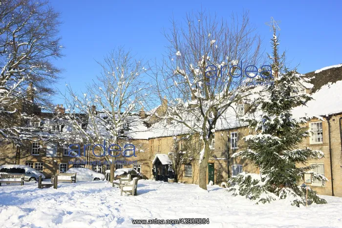: Stow on the Wold - market square covered in snow : Stow on the Wold - market square covered in snow