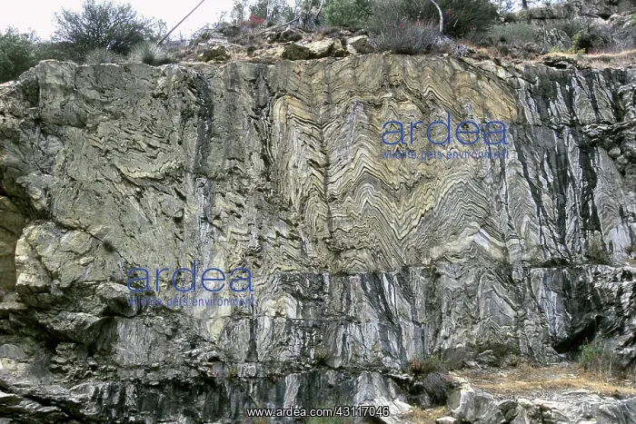 : Strata of Metamorphic Rocks : Strata of Metamorphic Rocks