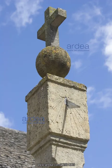 : Sundial on medieval cross in Cotswold village of Stanton : Sundial on medieval cross in Cotswold village of Stanton