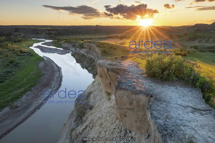 : Sunset over the Little Missouri River from Wind Canyon : Sunset over the Little Missouri River from Wind Canyon