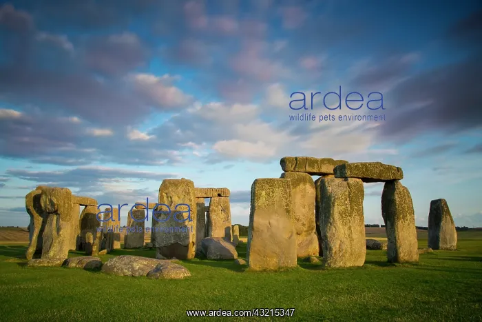  : Sunset over Stonehenge, Wiltshire, England