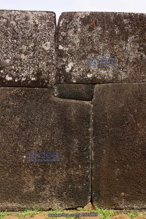 : A supporting wall of Ahu (ceremonial mound) Vinapu : A supporting wall of Ahu (ceremonial mound) Vinapu