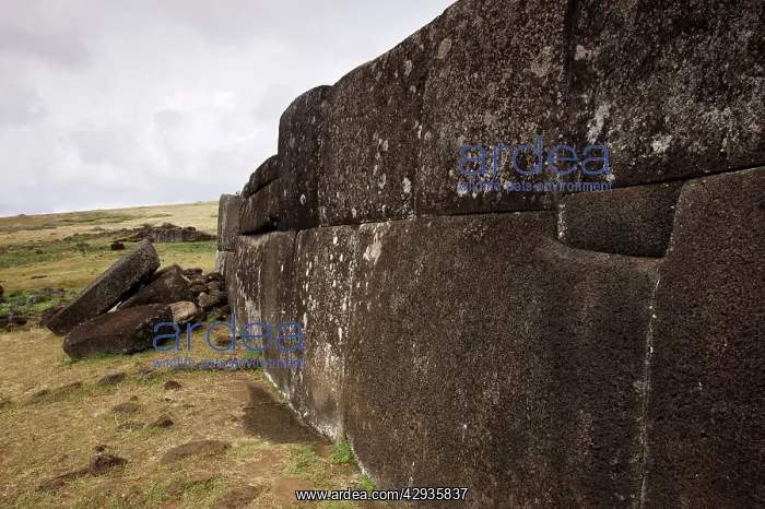 : Supporting wall of Ahu (ceremonial mound) Vinapu.with : Supporting wall of Ahu (ceremonial mound) Vinapu.with