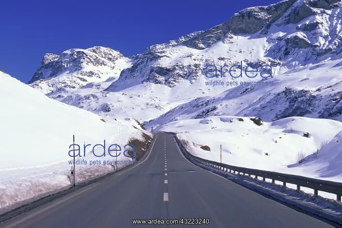 : Switzerland, Grahbunden, Julierpass. Route : Switzerland, Grahbunden, Julierpass. Route