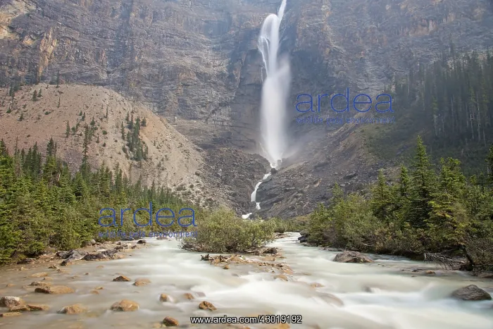 : Takakkaw Falls 381m high : Takakkaw Falls 381m high