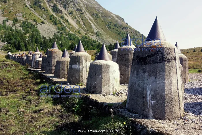 : Tank barrier, defence system Plamort, World War : Tank barrier, defence system Plamort, World War