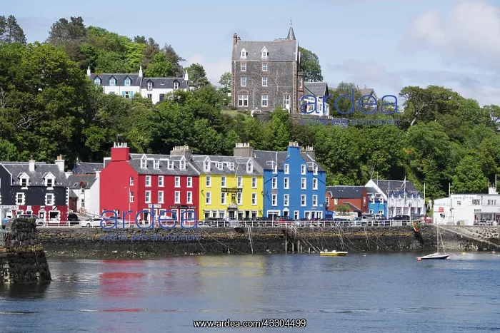 : Tobermory - harbour side buildings Isle of Mull : Tobermory - harbour side buildings Isle of Mull