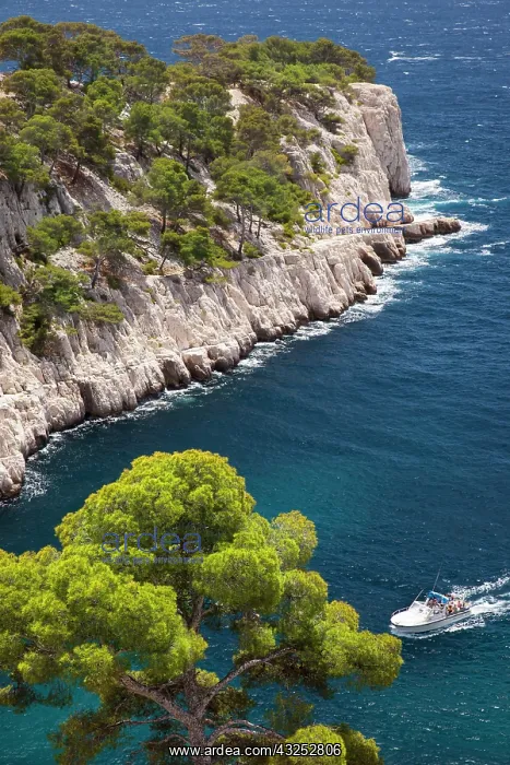 : Tour boat in the Calanques near Cassis : Tour boat in the Calanques near Cassis