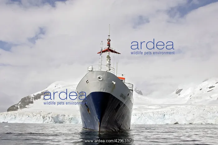 : Tourist boat - Argentine ship Ushuaia : Tourist boat - Argentine ship Ushuaia