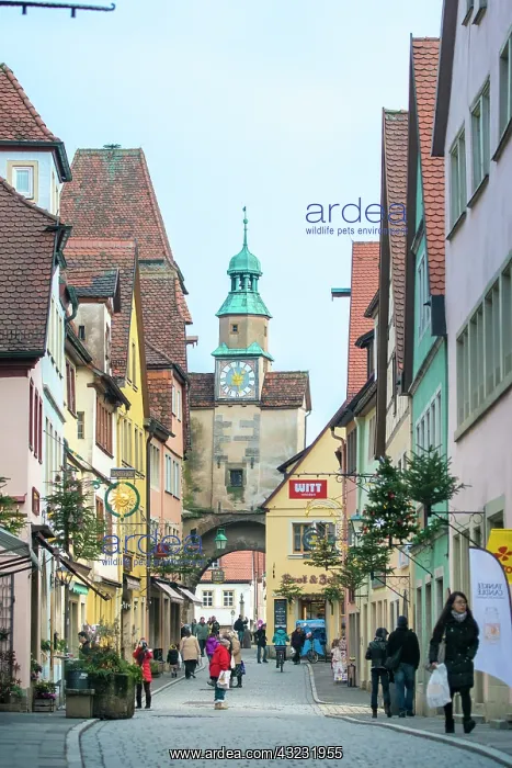 : Tourists shopping on Rodergasse, Rothenburg : Tourists shopping on Rodergasse, Rothenburg
