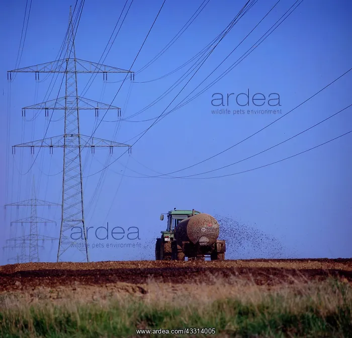 : Tractor trailer, slurry, field Fertilisation in spring : Tractor trailer, slurry, field Fertilisation in spring