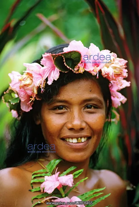  : Traditional dancer, village of Koi Pohnpei