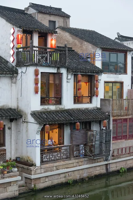: Traditional house along the Grand Canal, Wuxi, Jiangsu : Traditional house along the Grand Canal, Wuxi, Jiangsu