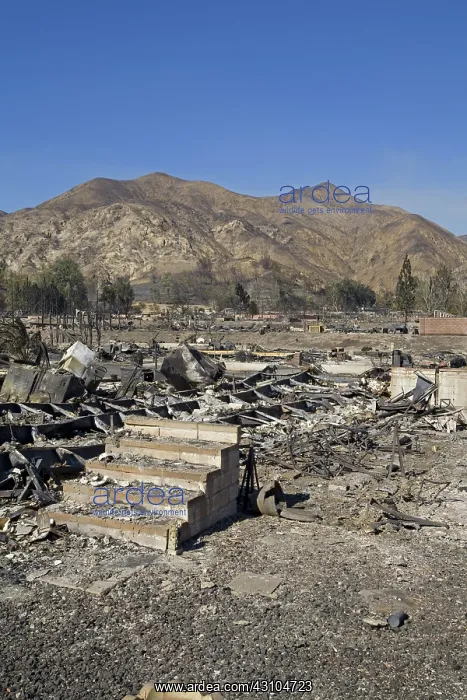 : Trailer Park Destroyed by Wildfire : Trailer Park Destroyed by Wildfire