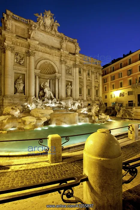 : The Trevi Fountain at twilight, Rome, Lazio : The Trevi Fountain at twilight, Rome, Lazio