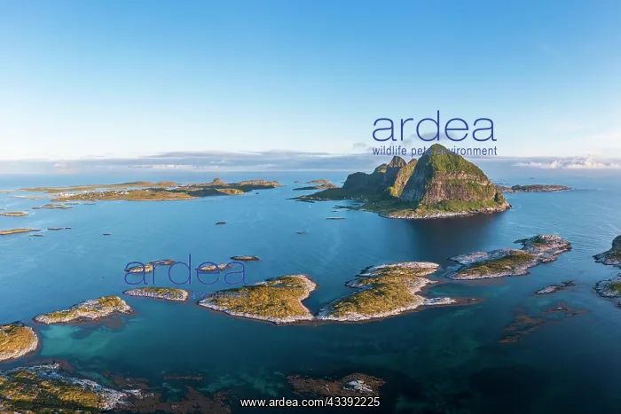 : Tr~na Island, Traena, Sanna, Huscy, Archipelago : Tr~na Island, Traena, Sanna, Huscy, Archipelago