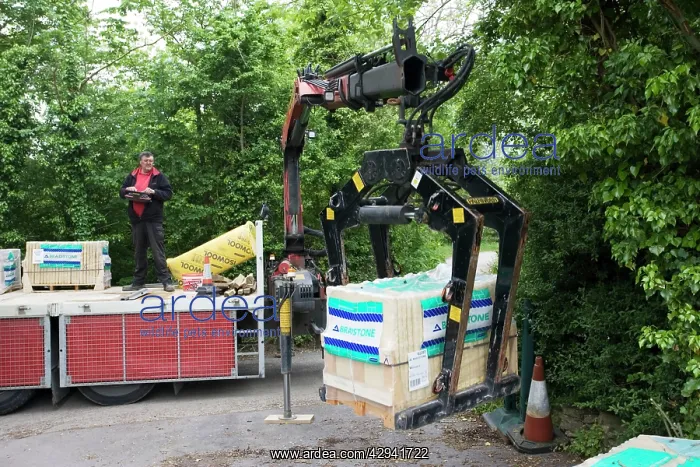 : Truck driver - using computer controlled pallet : Truck driver - using computer controlled pallet