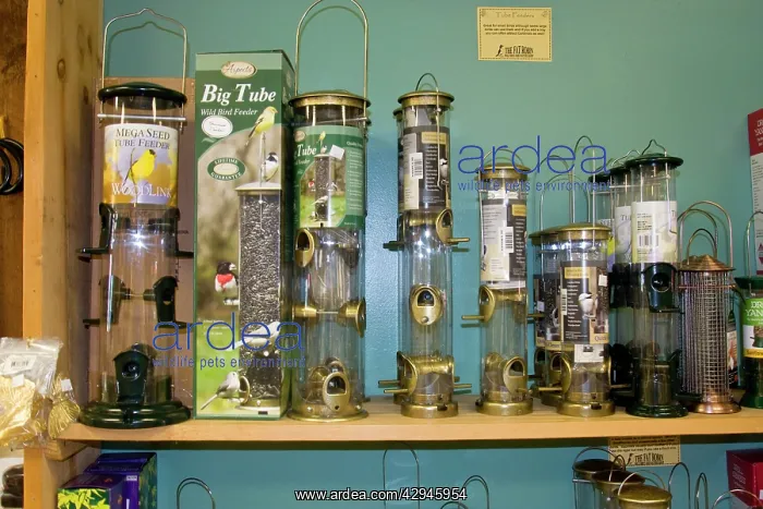  : Tube style bird feeders