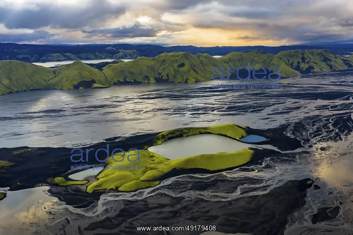  : Turquoise-coloured crater lake with moss-covered crater rims in the Icelandic highlands