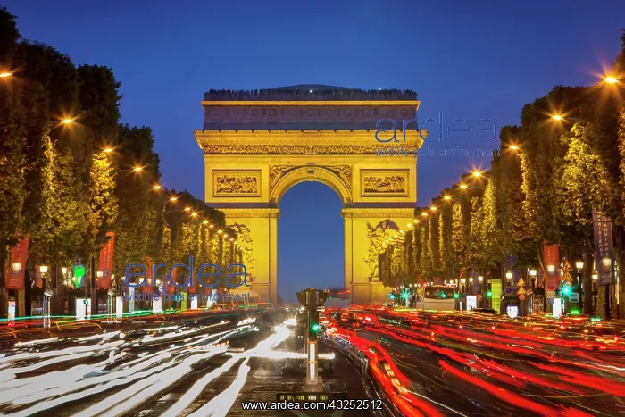 : Twilight along Champs Elysee with Arc de : Twilight along Champs Elysee with Arc de