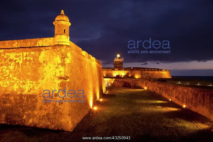 : Twilight at historic El Morro Fort in old : Twilight at historic El Morro Fort in old