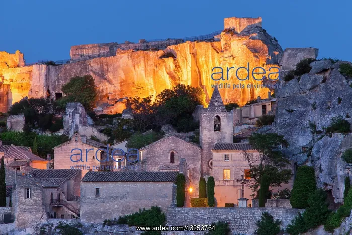 : Twilight over medieval town of Les Baux : Twilight over medieval town of Les Baux