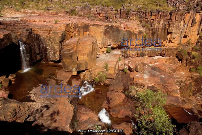 : Twin Falls Plateau - water cascades over red rocks : Twin Falls Plateau - water cascades over red rocks