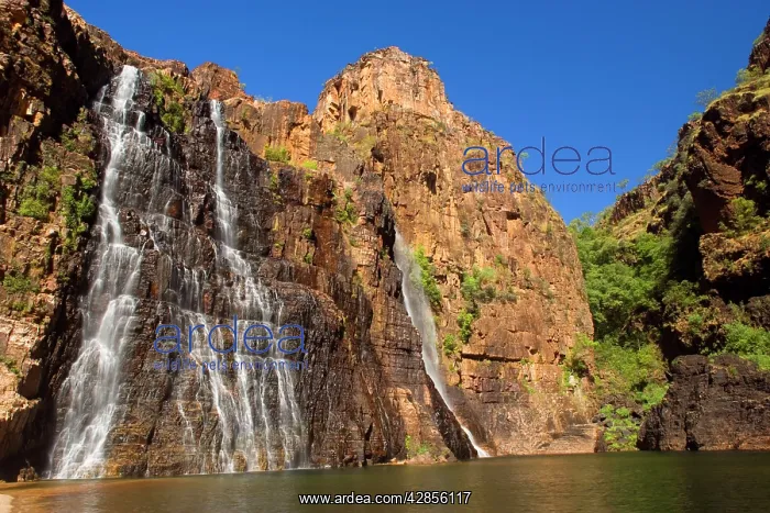 : Twin Falls - water cascades down a steep cliff : Twin Falls - water cascades down a steep cliff