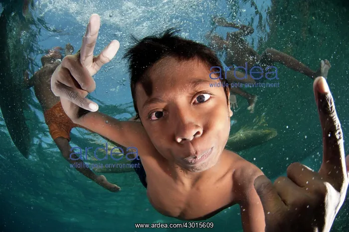  : Underwater boys playing