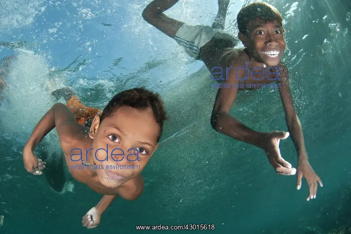  : Underwater boys playing